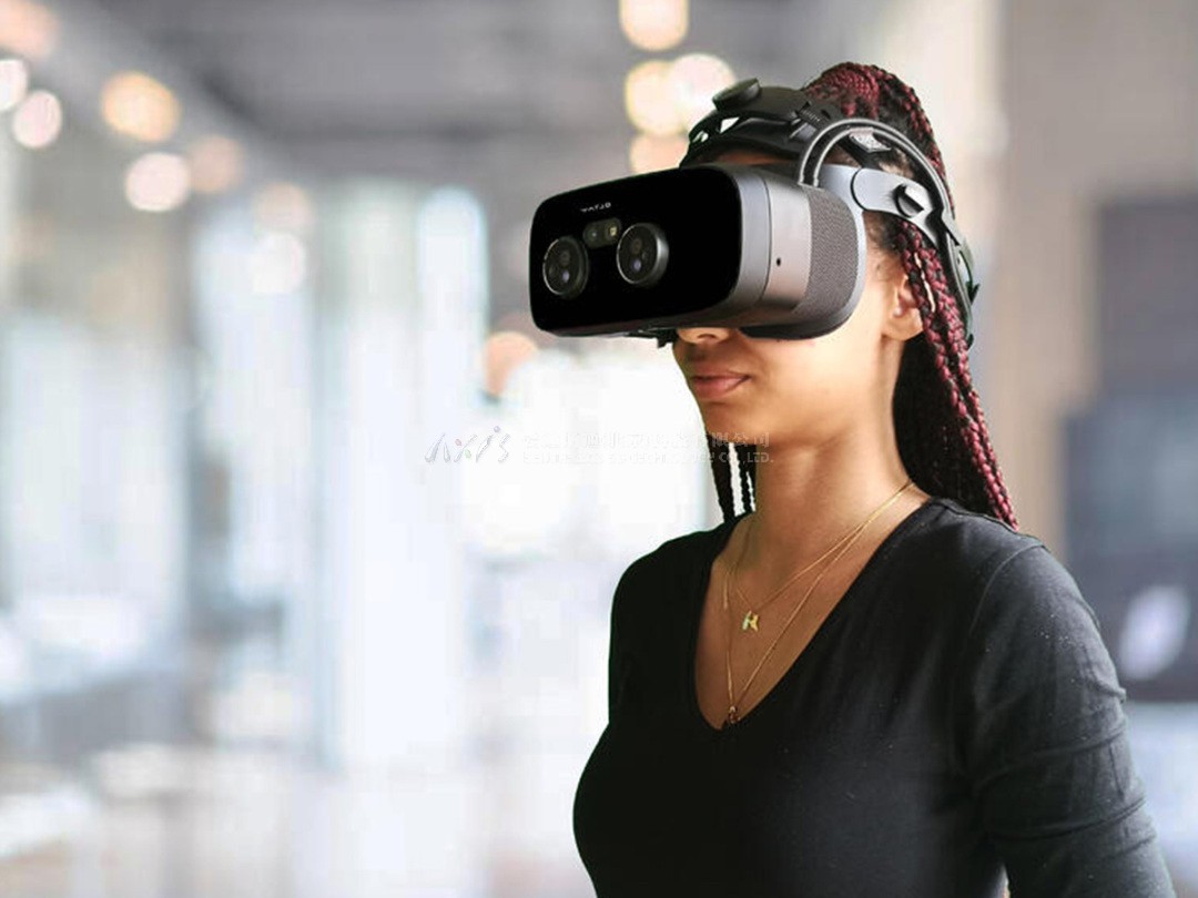 laurena headset varjo 1200x900 v2-1.jpg