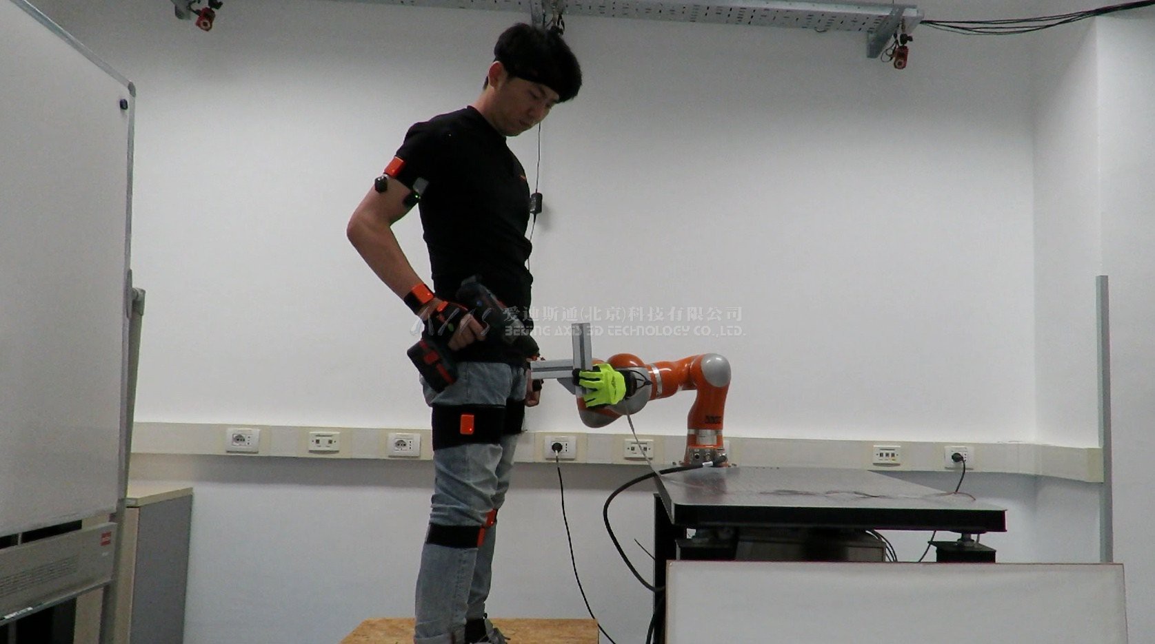 虚拟现实|虚拟仿真|三维虚拟技术|可视化工程|虚拟仿真交互|航空航天|汽车仿真|轮船仿真|列车仿真|多媒体应用|轨道交通|船舶制造|能源矿业|电力仿真|游戏开发|虚拟漫游|建筑设计|石油钻井|核能开放|互动营销|展览展示|爱迪斯通